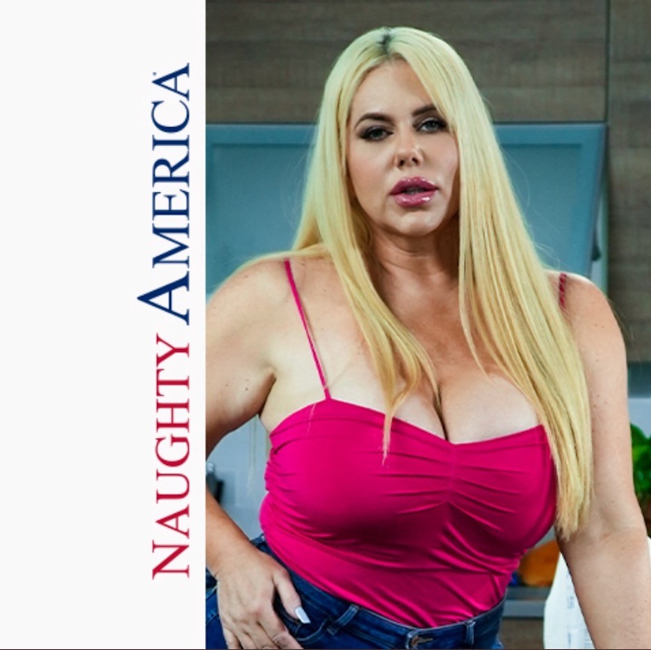 Karen Fisher Returns to Naughty America Making Creampies