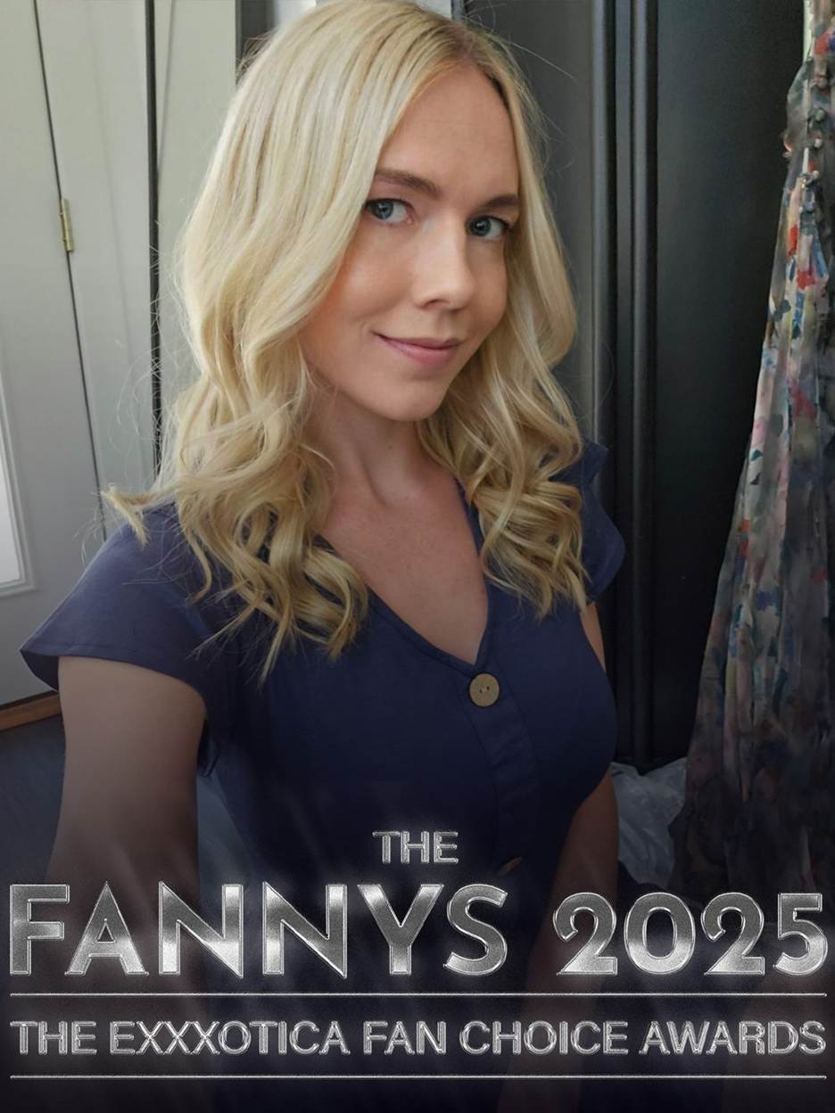 Rebel Rhyder Wins ‘Most Heroic Ass’ at Exxxotica Fan Choice Awards