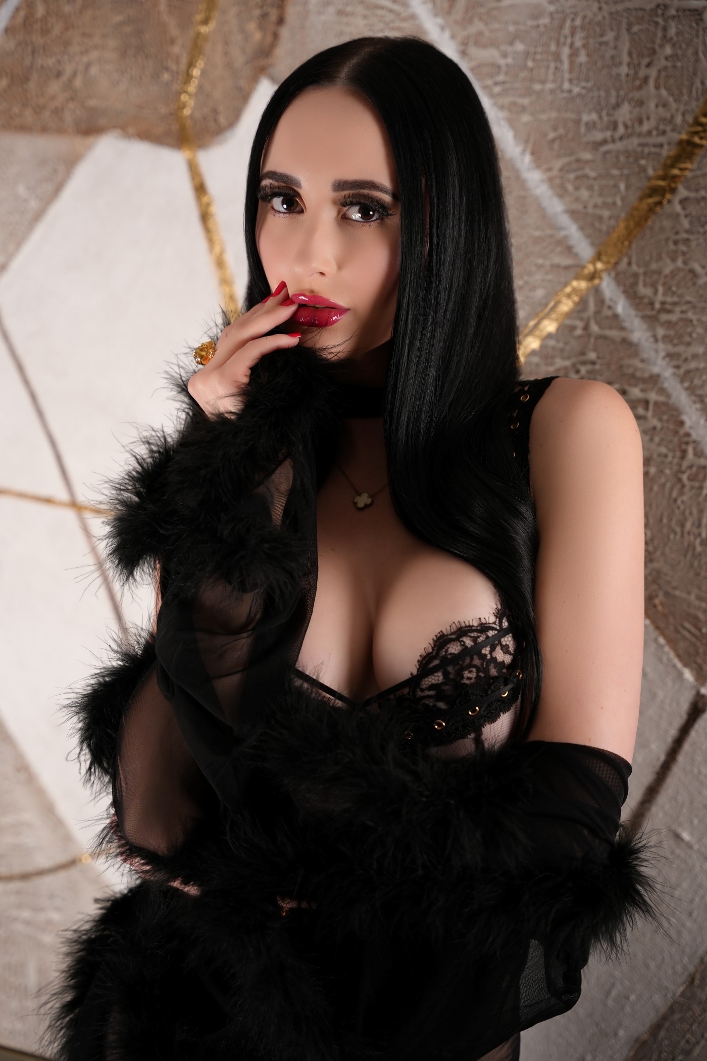 Violet Voss Sets Los Angeles, Las Vegas Availability for March Collaborations