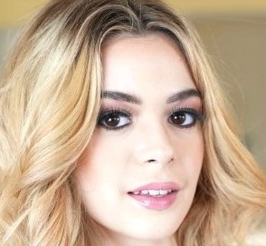 Girl of the Week – Molly Little