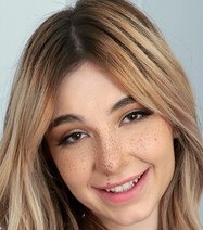 Girl of the Week – Demi Hawks