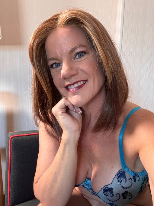 Ms. Amanda Brings Her Story to Jizz Talking Podcast