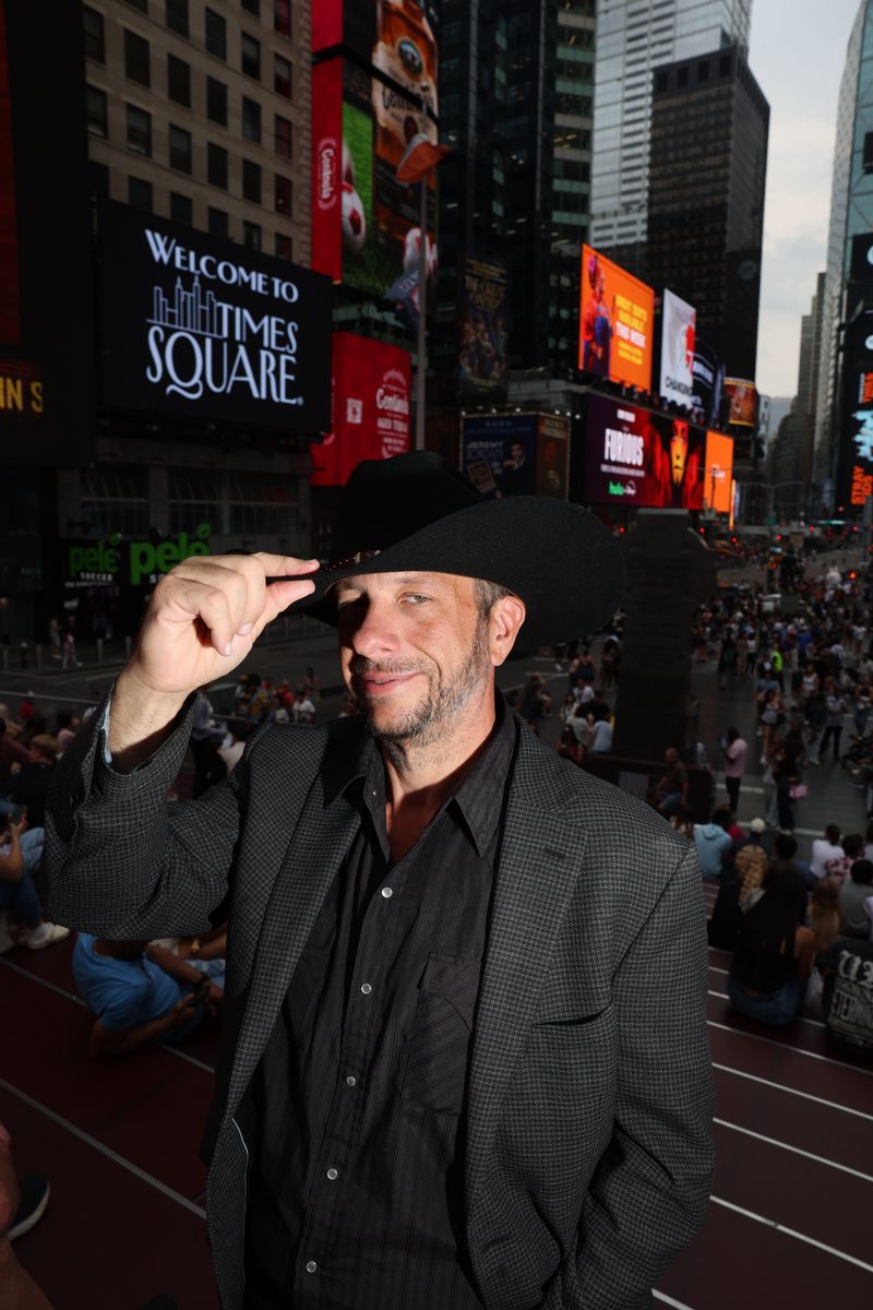 Strip Club Cowboy Mike Dickinson to Guest Live on Geno Bisconte’s  “In Hot Water” Today at 4pm ET/1pm PT